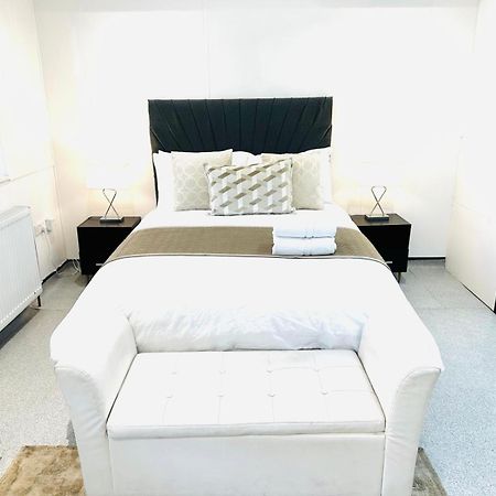 Westferry Two Apartment Лондон Екстериор снимка