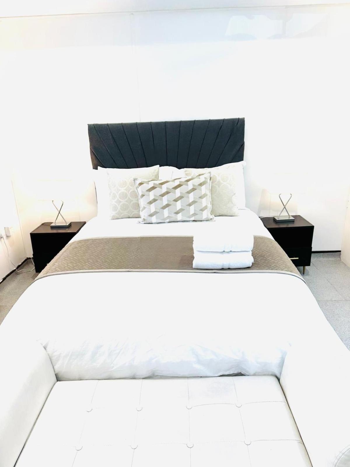 Westferry Two Apartment Лондон Екстериор снимка
