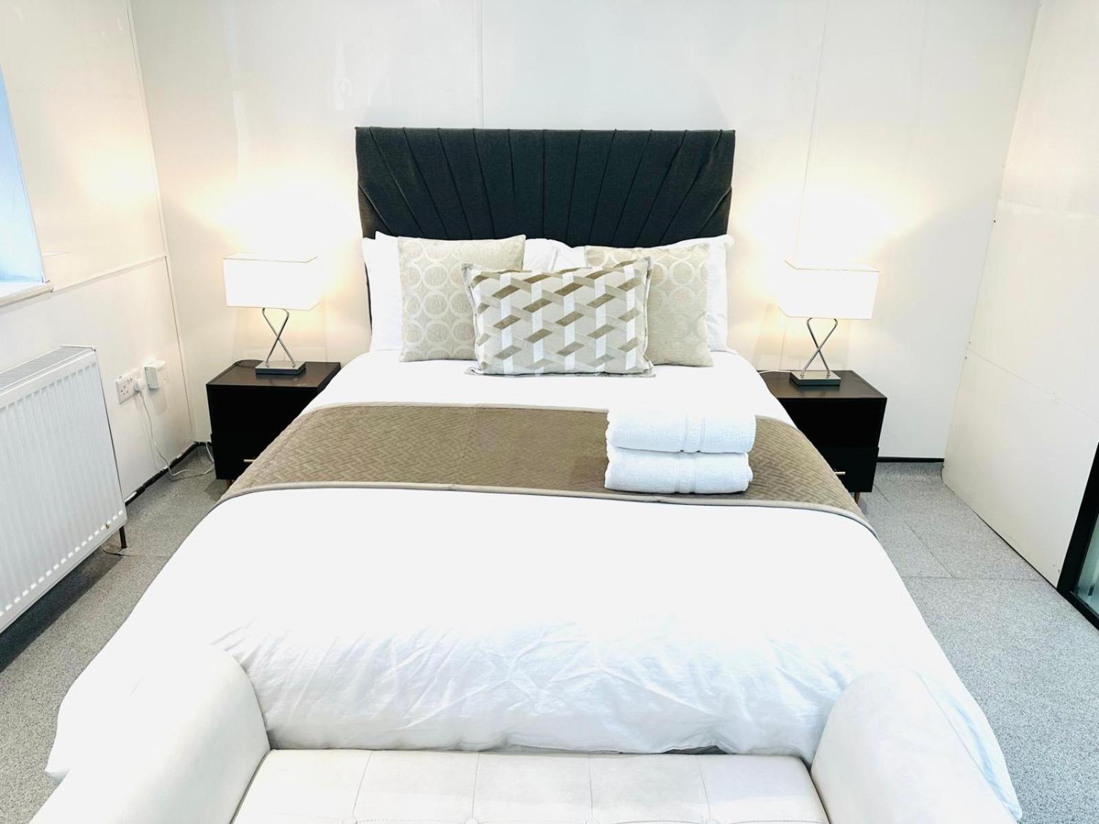 Westferry Two Apartment Лондон Екстериор снимка