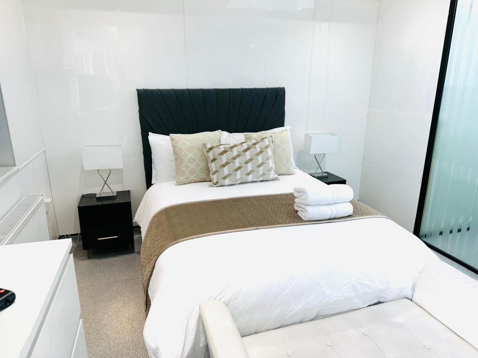 Westferry Two Apartment Лондон Екстериор снимка